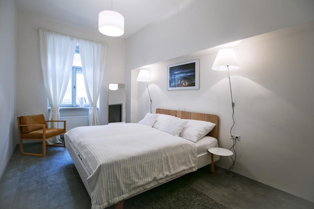 Apartments At The Blue Duckling Прага Екстер'єр фото
