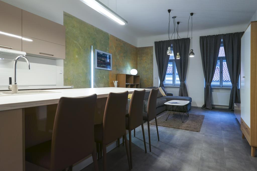 Apartments At The Blue Duckling Прага Екстер'єр фото